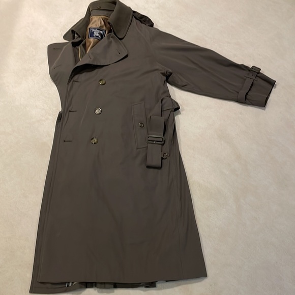 . Burberry Mens Trench coat size 44R AUTHENTIC - Picture 2 of 16